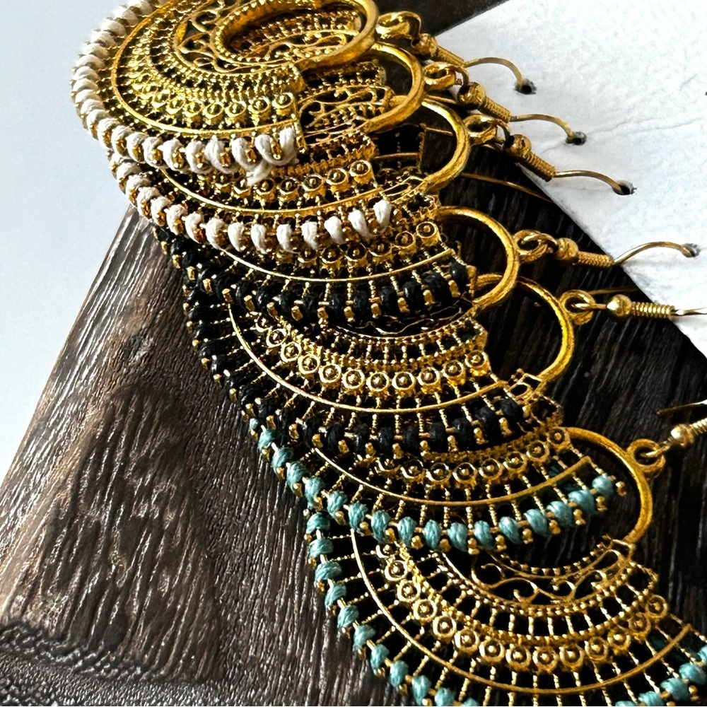 🏖️Beachy Bohemian Dangling Fan-Shaped Earrings. White, Turquoise or Black. - Picture 10 of 11